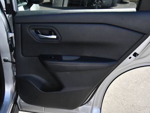 Used 2025 Nissan Rogue SV AWD/4WD image 40