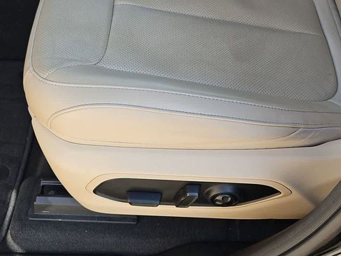 Used 2022 Jeep Grand Cherokee L Limited w/ Luxury Tech Group II image 18