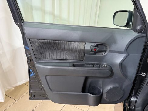 Used 2015 Scion xB FWD image 15