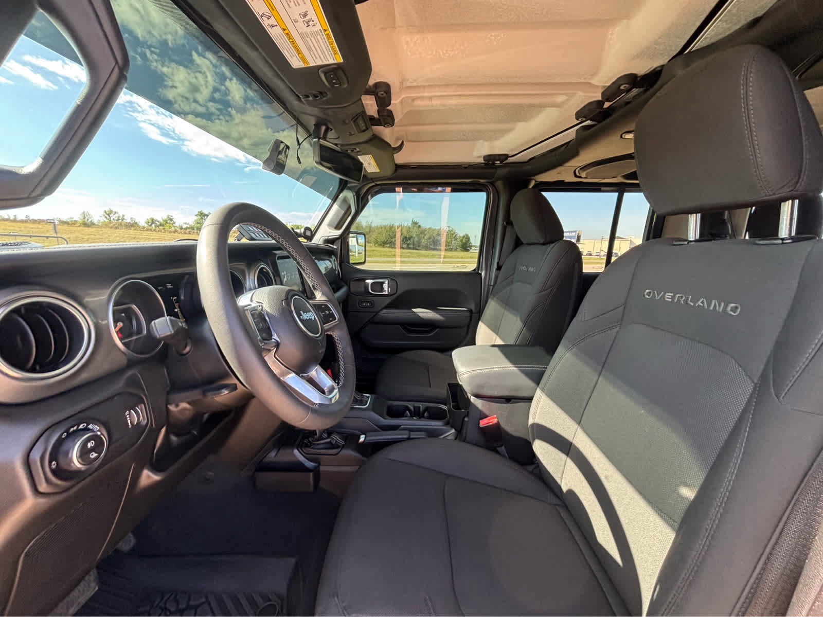 Used 2023 Jeep Gladiator Overland AWD/4WD image 15