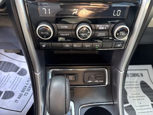 Used 2022 Subaru Ascent Limited image 22