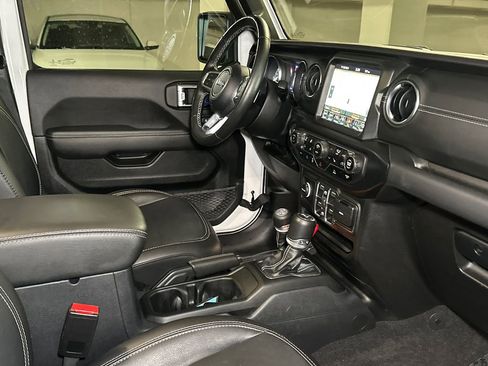 Used 2023 Jeep Wrangler Unlimited Sahara w/ Cold Weather Group image 11