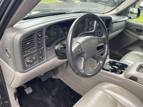 Used 2005 Chevrolet Avalanche Z71 w/ Sun And Sound Package AWD/4WD image 5