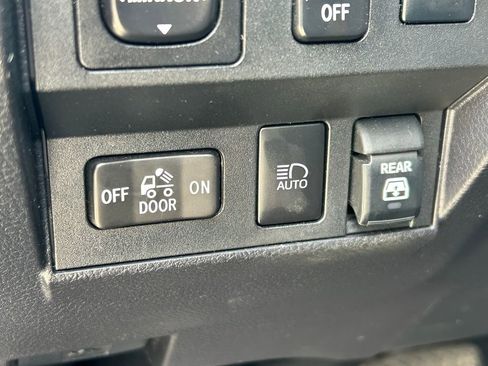 Used 2021 Toyota Tundra SR5 w/ SR5 Upgrade Package AWD/4WD image 28