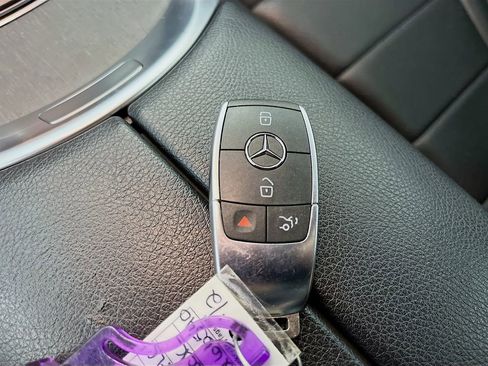 Used 2021 Mercedes-Benz GLC 300 w/ Premium Package image 22