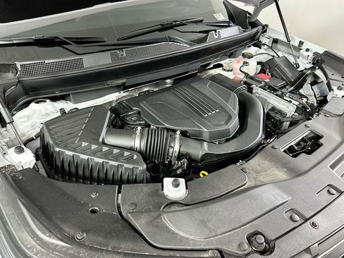 Used 2025 Chevrolet Traverse LT w/ Driver Confidence Package image 26