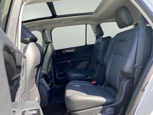 New 2025 Lincoln Aviator AWD w/ Jet Appearance Package image 9