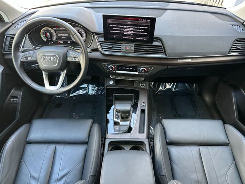 Used 2023 Audi Q5 e Premium w/ Convenience Package AWD/4WD image 3
