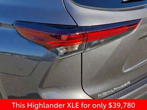 Used 2024 Toyota Highlander XLE AWD/4WD image 43