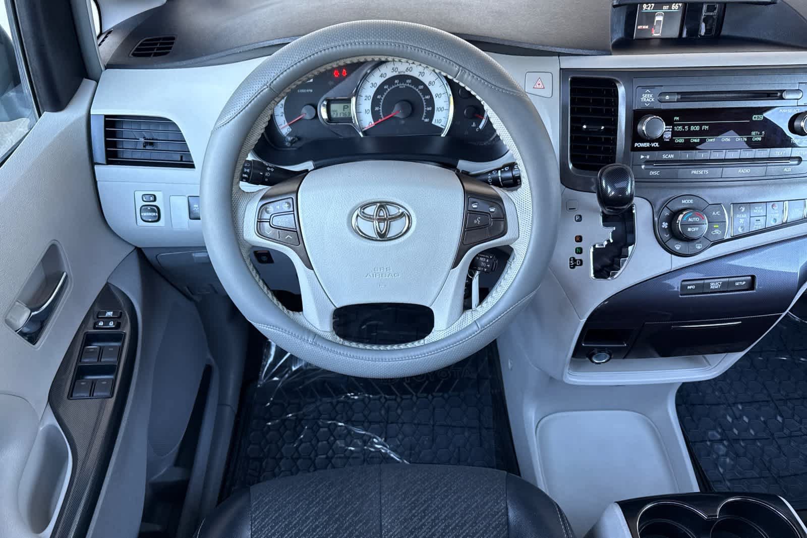 Used 2012 Toyota Sienna SE FWD image 14