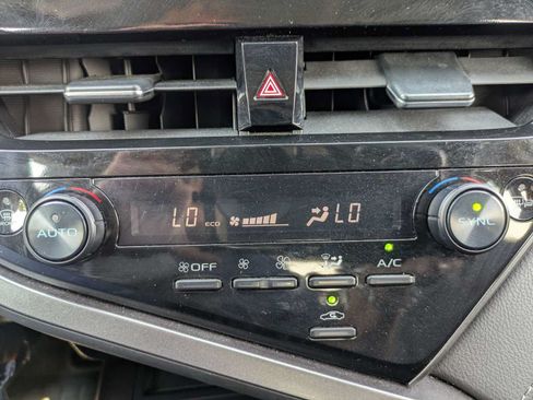Used 2024 Toyota Camry SE w/ Cold Weather Package FWD image 14