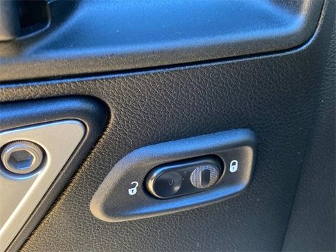 Used 2017 Jeep Wrangler Unlimited Sahara image 14