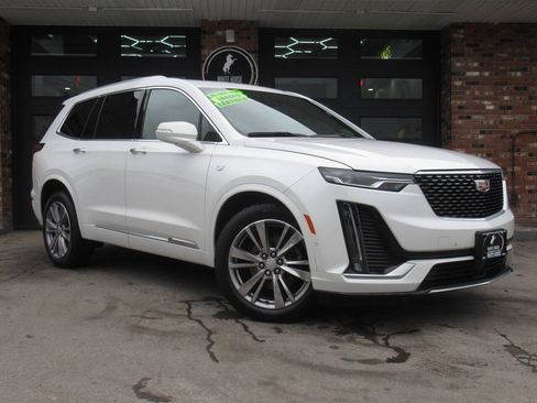 Used 2024 Cadillac XT6 Premium Luxury w/ Technology Package AWD/4WD image 2