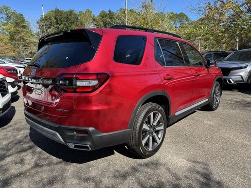 New 2025 Honda Pilot Touring image 6