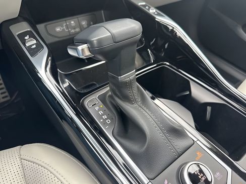 Used 2025 Kia Sorento SX image 18