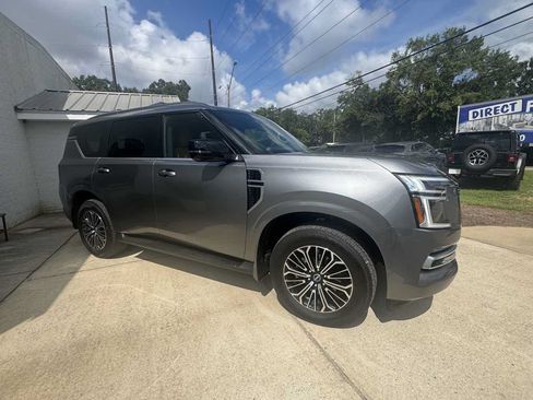 Used 2025 Nissan Armada SL w/ Captain's Chari Seat Package AWD/4WD image 4