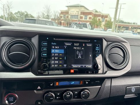 Used 2019 Toyota Tacoma TRD Sport image 19