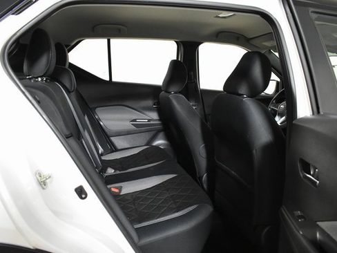 Used 2020 Nissan Kicks SV image 30