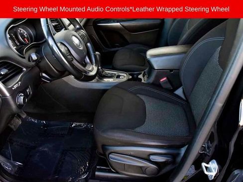 Used 2020 Jeep Cherokee Latitude w/ Cold Weather Group image 11