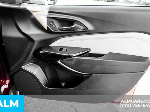 Used 2025 Chevrolet Trax LT w/ LT Convenience Package image 46