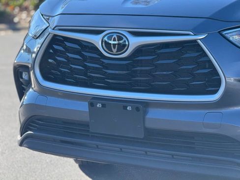 Used 2023 Toyota Highlander XLE image 9