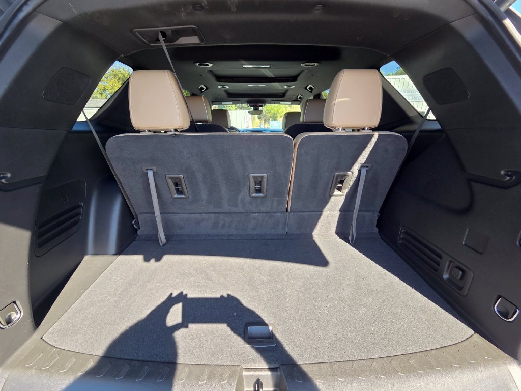 Used 2023 Chevrolet Traverse Premier FWD image 34