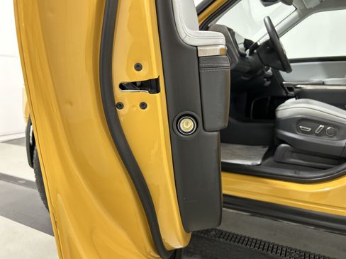 Used 2023 Rivian R1S Adventure AWD/4WD image 32