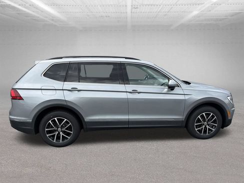 Used 2021 Volkswagen Tiguan SE w/ Panoramic Sunroof Package AWD/4WD image 10