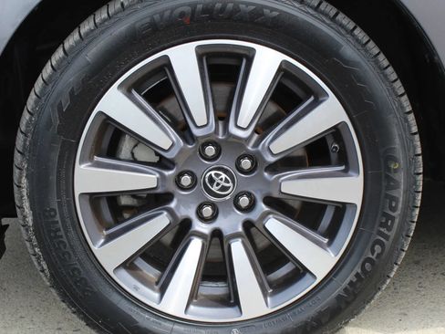 Used 2020 Toyota Sienna XLE AWD/4WD image 9