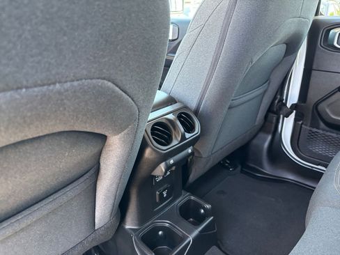 Used 2025 Jeep Wrangler Unlimited Sahara AWD/4WD image 22