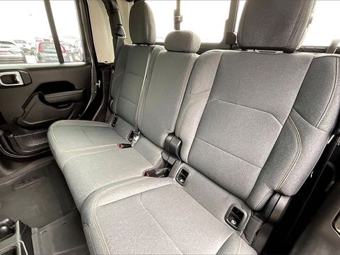 Used 2024 Jeep Gladiator Sport image 19