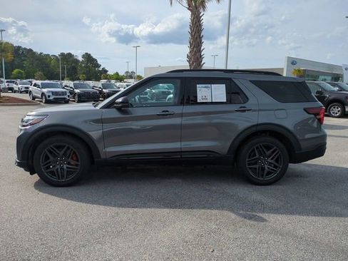 Used 2025 Ford Explorer ST AWD/4WD image 7