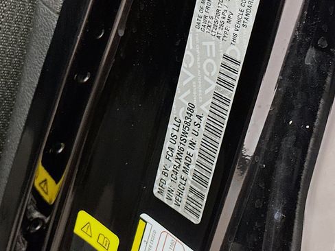 Used 2025 Jeep Wrangler Willys image 12