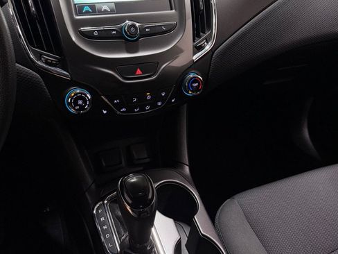 Used 2017 Chevrolet Cruze LT w/ Convenience Package FWD image 13