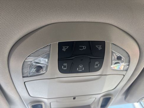 Used 2024 Chrysler Pacifica Limited image 18