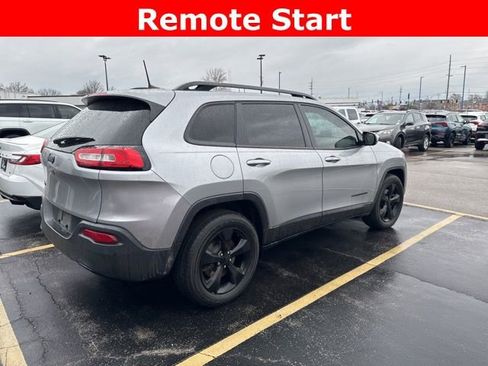 Used 2017 Jeep Cherokee Limited image 4