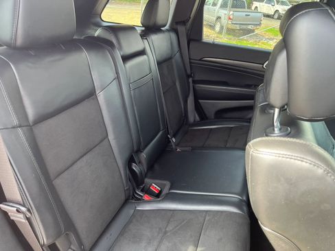 Used 2020 Jeep Grand Cherokee Altitude image 17