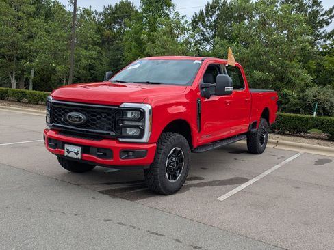 Certified 2025 Ford F250 XLT w/ Black Appearance Package AWD/4WD image 8