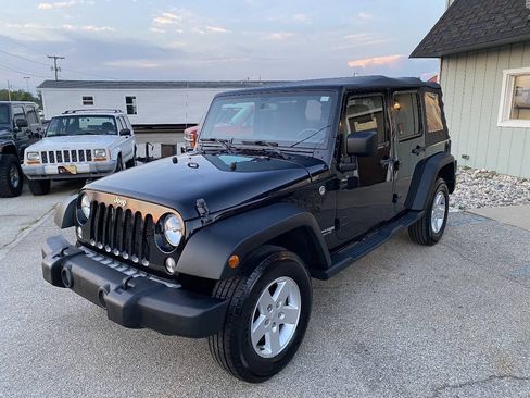 Used 2018 Jeep Wrangler Unlimited Sport S AWD/4WD image 2