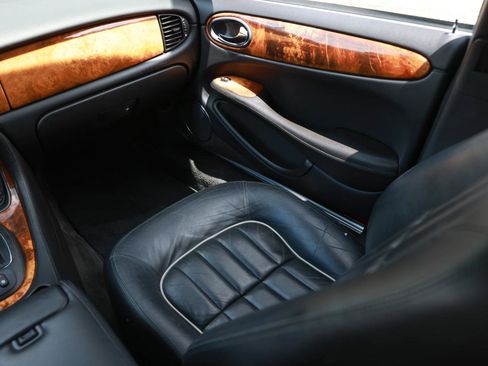 Used 2002 Jaguar XJ8 image 22