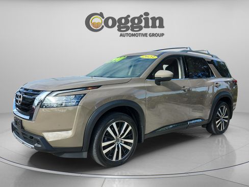 Used 2023 Nissan Pathfinder Platinum image 1