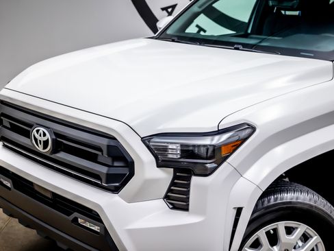 Used 2024 Toyota Tacoma SR5 AWD/4WD image 20