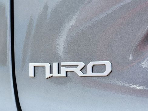 New 2025 Kia Niro EX Touring image 7