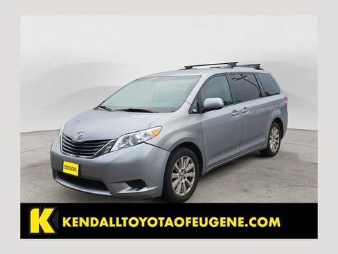 Used 2012 Toyota Sienna LE w/ Towing Pkg AWD/4WD image 1