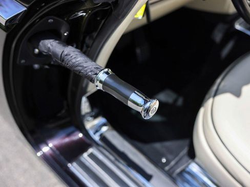 Used 2015 Rolls-Royce Phantom Drophead Coupe image 15