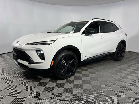 Used 2025 Buick Envision Sport Touring image 9