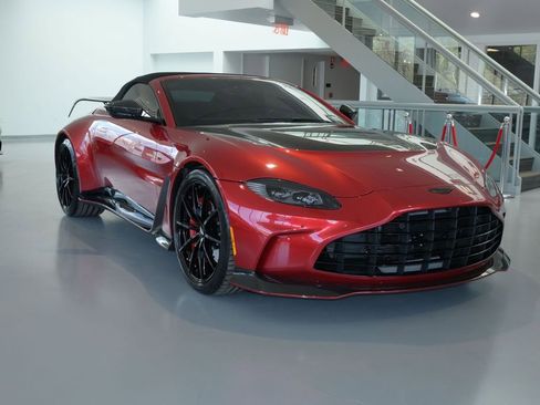 Used 2023 Aston Martin V12 Vantage Roadster RWD image 5
