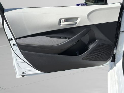 Used 2023 Toyota Corolla LE image 32