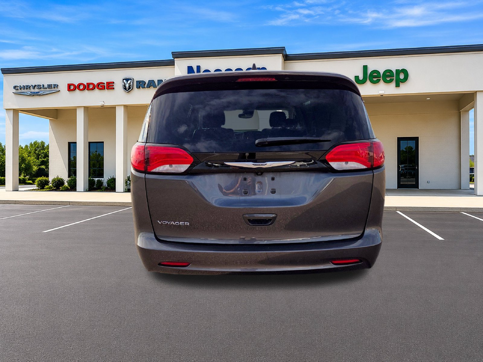 Used 2023 Chrysler Voyager LX FWD image 6