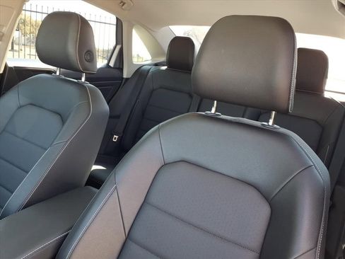 Used 2024 Volkswagen Jetta SE w/ Panoramic Sunroof Package image 17